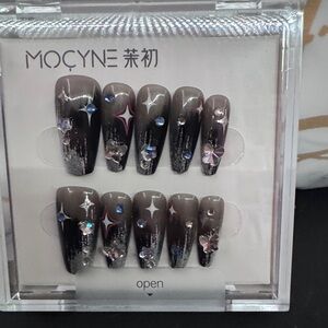 MoCyne Black and Silver Nail Set